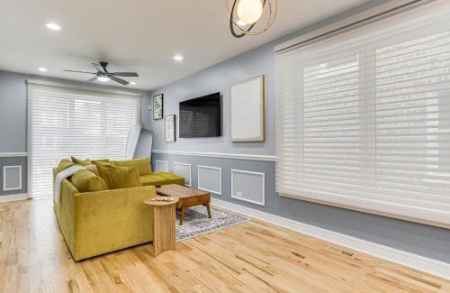 Chicago Apartment | 1 Mi to Garfield Park Conservatory Modern Apt!