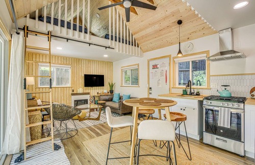 Crestline Apartment | 1 Mi to Lake: Cozy Crestline Cabin w/Hot Tub!