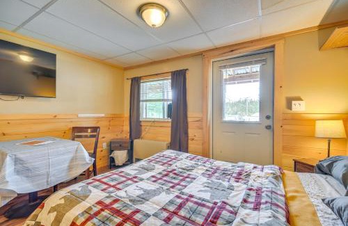 Pittsburg Apartment | 1 Mi to Lake Francis Mountain-View Studio Retreat