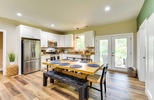 Anderson House | 1 Mi to Lake Hartwell: Updated Retreat w/Patio!