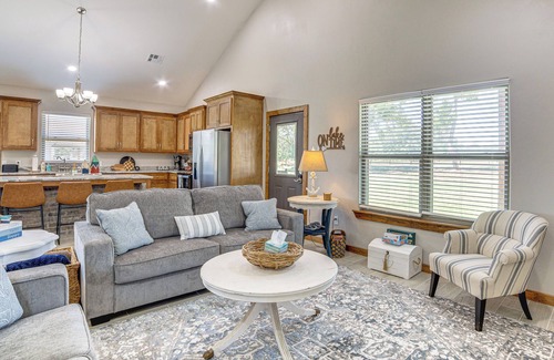Kingston House | 1 Mi to Lake Texoma: Family Retreat w/Yard