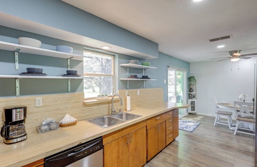 Morgan Cottage | 1 Mi to Lake Whitney: Morgan Home w/ Deck!