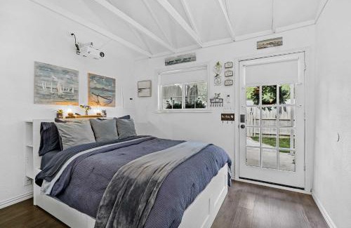 Lake Dallas Apartment | 1 Mi to Lewisville Lake Fun Quaint Cottage!