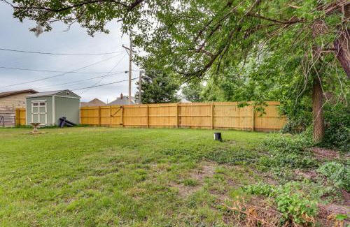 Joplin House | 1 Mi to Main St Joplin Cozy Home with Shared Yard!