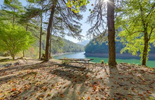 Bryson City Apartment | 1 Mi to Nantahala River Mtn-View Retreat!