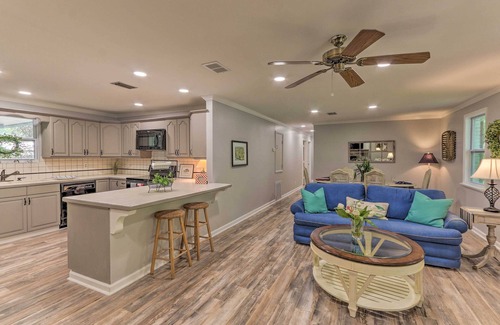 Olde Town House | 1 Mi to Old Town Bluffton: Home w/Screened Porch