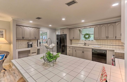 Olde Town House | 1 Mi to Old Town Bluffton: Home w/Screened Porch