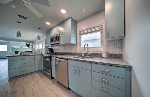 Erie Cottage | 1 Mi to Presque Isle: Waterfront Lake Erie Cottage