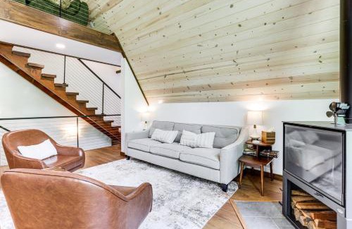 Alpine Lake House | 1 Mi to Resort Beach Alpine Lake A-Frame!