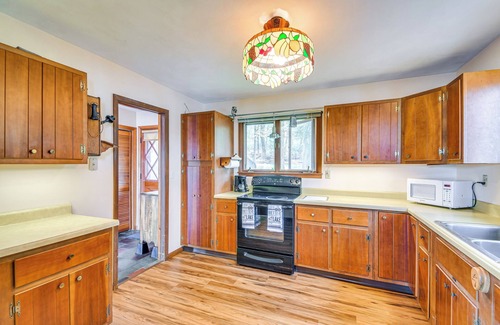 Trumansburg Cottage | < 1 Mi to State Park: Trumansburg Cottage w/Deck!