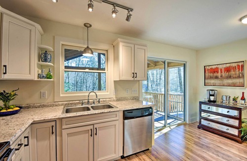 Highlands House | 1 Mi to Town: Chalet-Style Highlands Retreat