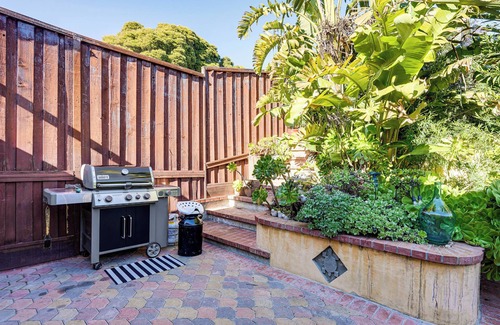 North and East House | 1 Mi to Train: Bay Area Home w/Skyline Views!
