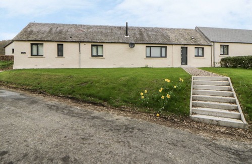 Caputh Cottage | 1 MIDDLETON COTTAGE, pet friendly, with open fire in Dunkeld