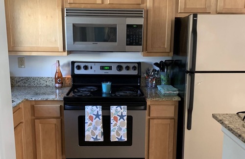 Kennebunkport Condo | 1 mile drive to GRB-1st Floor Condo