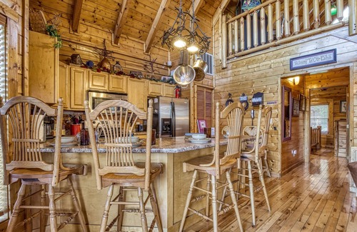 Pigeon Forge Cabin | 1 mile from Pigeon Forge-River frontage-outdoor kitchen-fire pit-Hot Tub-Great Fishing