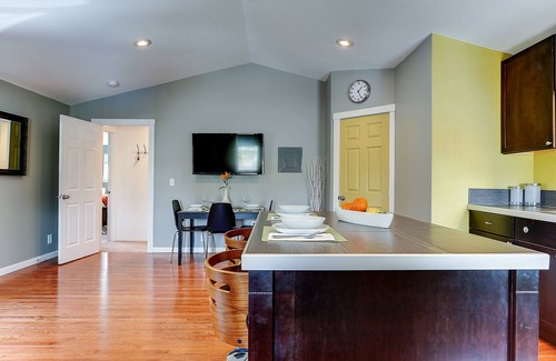 Orchard District House | 1 Mile to Downtown. Charming, Comfortable And Very Spacious. Come Enjoy Bend.
