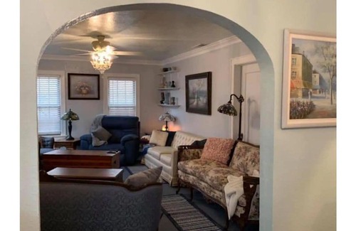 Lawton House | 1 mile to Fort Sill! The CaroleBelle Cottage sleeps 8 with hottub,grills,firepit