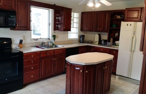 Tallassee House | 1 mile to the TAIL of the DRAGON/n Hot tub/plenty of parking For trailers.
