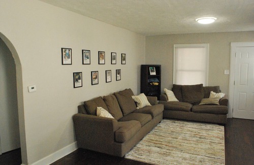 South Bend House | 1 Mile walk from Notre Dame! Recently renovated home that accommodates up to 7!