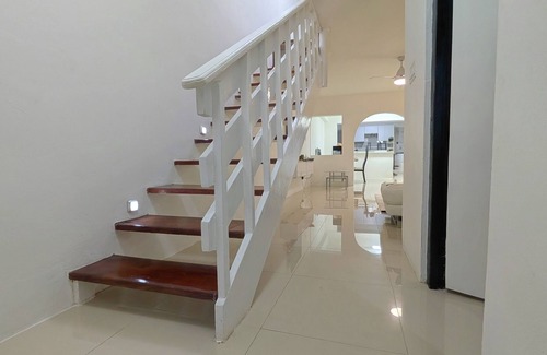 New Kingston House | 1 min from Bob Marley Museum - The Opulent Manor