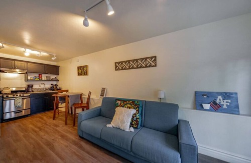 Iron Horse House | 1 Min to 4th Ave & Congress/1 BR 1 BA/Casita
