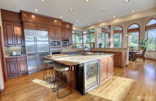 Redmond House | 1 min. to Chateau St. Michelle - Estate Chateau Woodinville-Redmond Wine Country