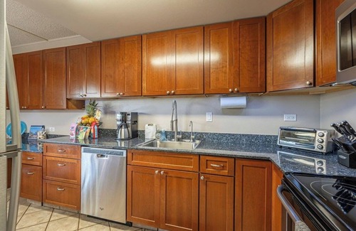 Historic Kailua Village Condo | 1 Min Walk Downtown! Lux Spacious Condo w/views