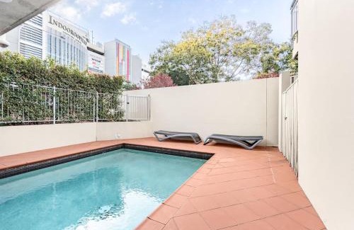 Indooroopilly Apartment | 1 Min Walk to Mall Modern Apt with Balcony and Pool