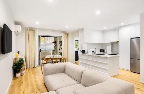 Indooroopilly Apartment | 1 Min Walk to Mall Modern Apt with Balcony and Pool