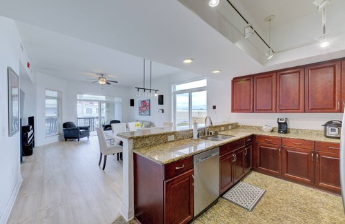 Columbia Condo | 1 min walk to stadium! Private Rooftop at Williams-Brice - 3-bed 3-bath condo