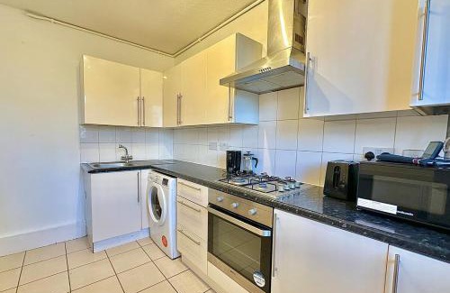 Stockwell Apartment | 1 min walk to Stockwell