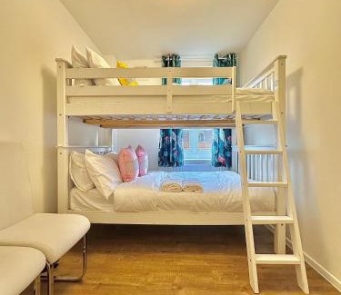 Stockwell Apartment | 1 min walk to Stockwell