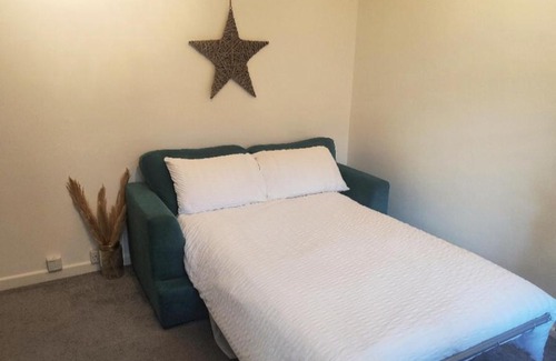 Paignton Apartment | 1 minute from the beach Seaside Escape
