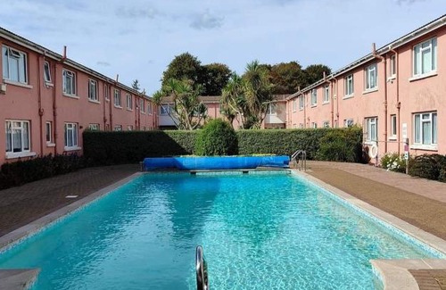 Paignton Apartment | 1 minute from the beach Seaside Escape