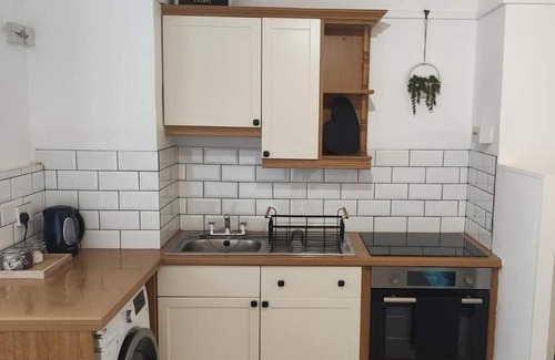 Paignton Apartment | 1 minute from the beach Seaside Escape