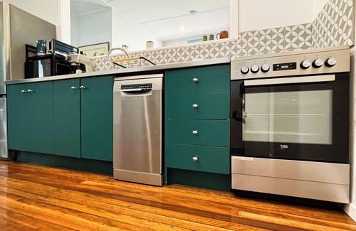 North Coast Apartment | 1 Minute Walk to the Beach - Arrawarra Point Guest Suite