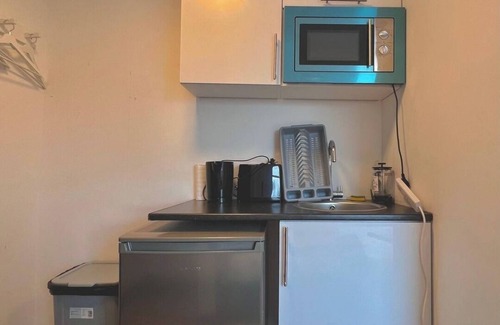 Golders Green Apartment | 1 minutes walk to Golder's Green Studio