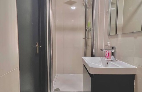 Golders Green Apartment | 1 minutes walk to Golder's Green Studio