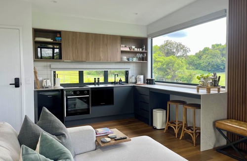 North Maleny Villa | #1 Misti Pine 5 min from town luxury villa w/views
