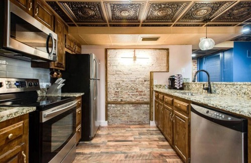 Downtown Nashville Apartment | 1-OF-A-KIND! Downtown Speakeasy-Style 2-Bedroom!