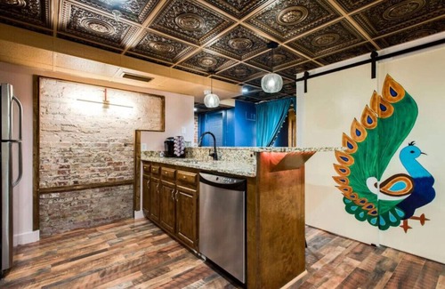 Downtown Nashville Apartment | 1-OF-A-KIND! Downtown Speakeasy-Style 2-Bedroom!