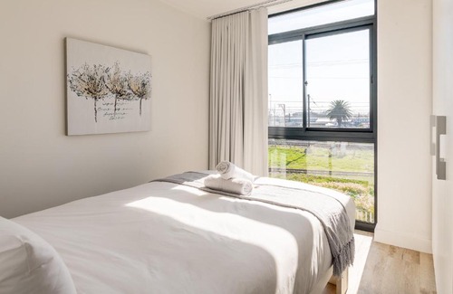 Cape Town City Centre Apartment | 1 On Albert 2 bed harbour view