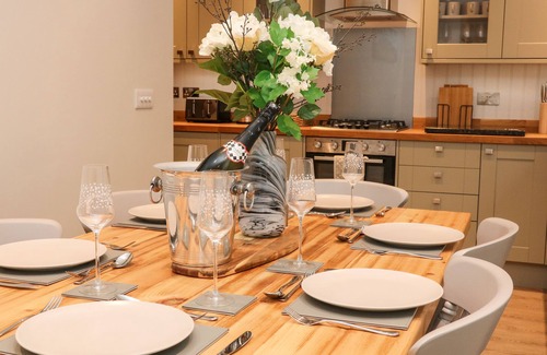 Hathersage Cottage | 1 ORCHARD VIEW, character holiday cottage in Hathersage