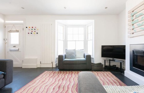 St Ives Cottage | 1 Porthmeor Road, Beach Is Just 30 Seconds Away. Super Close To St Ives Harbour And Town Too. Free Wifi