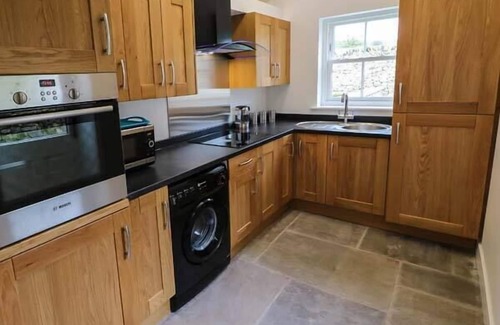 Blackwell in the Peak Cottage | 1 PRIMITIVE CROFT, pet friendly, with open fire in Chelmorton
