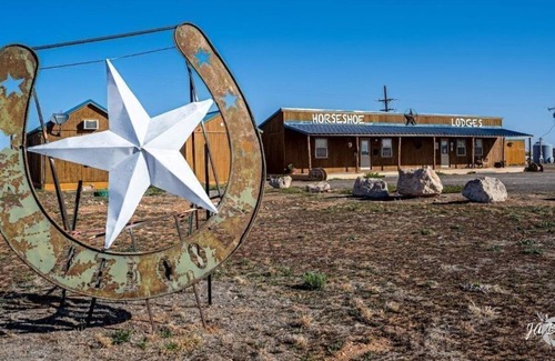 Midland House | #1-Private Cabin-Kitchenette, Brkfast,Laundry,WIFI