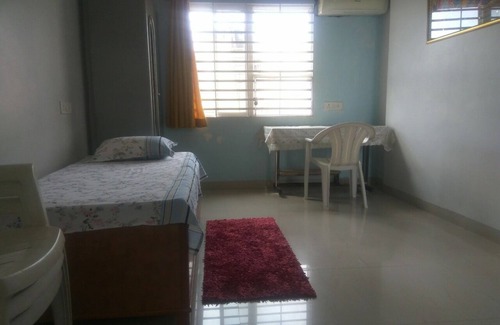 Indore House | 1 Private Room for single near Bangali Square - Home Food Available