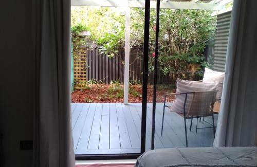 Long Jetty House | 1 queen bed private bathroom own entrance