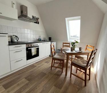 Limbach-Oberfrohna Apartment | 1 Raum Dachgeschosswohnung in ruhiger Lage
