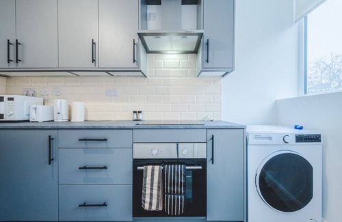 Swindon Apartment | 1 Regent Circus Apartment Central Location Long Stays